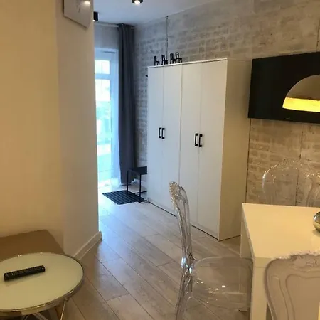 100 No 1 Ogrod W Centrum דירה